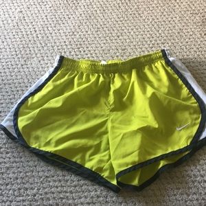Nike Tempo Shorts size kids medium yellowish green